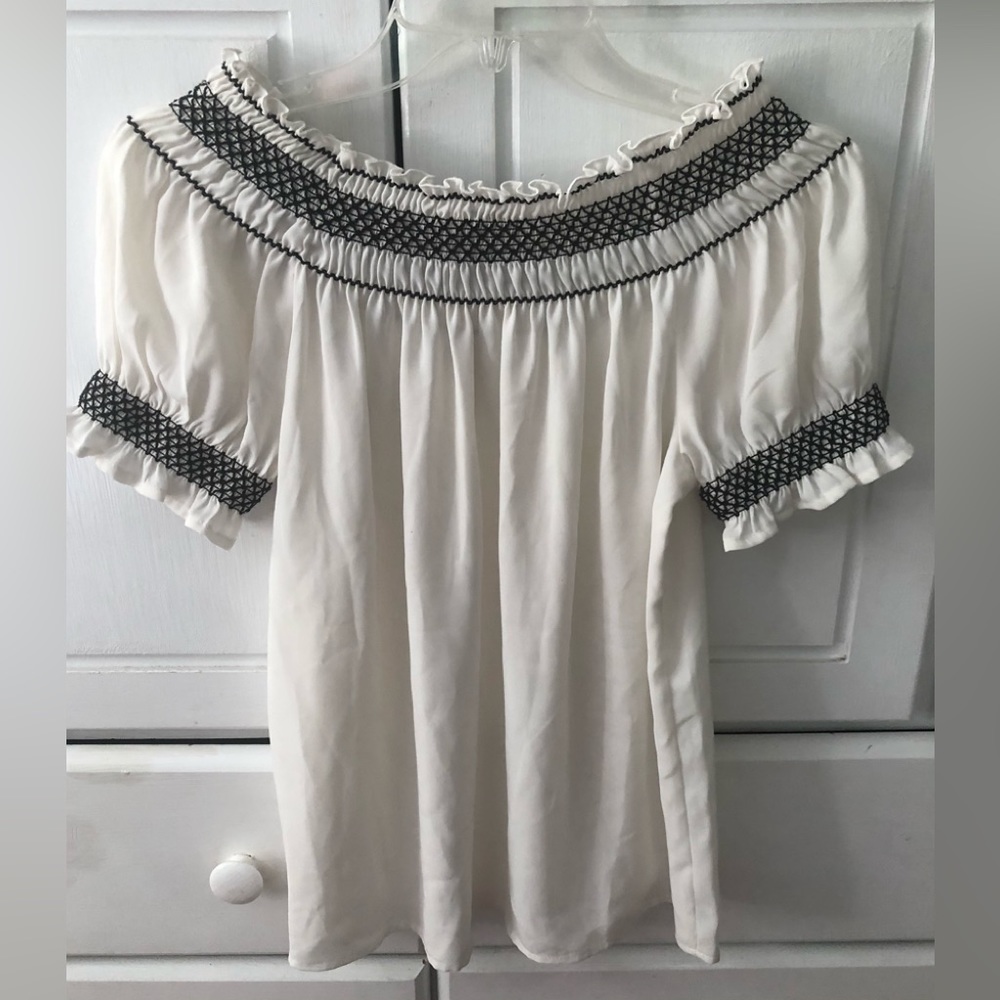 NWT Express embroidered Boho off shoulder blouse Ladies size S/P